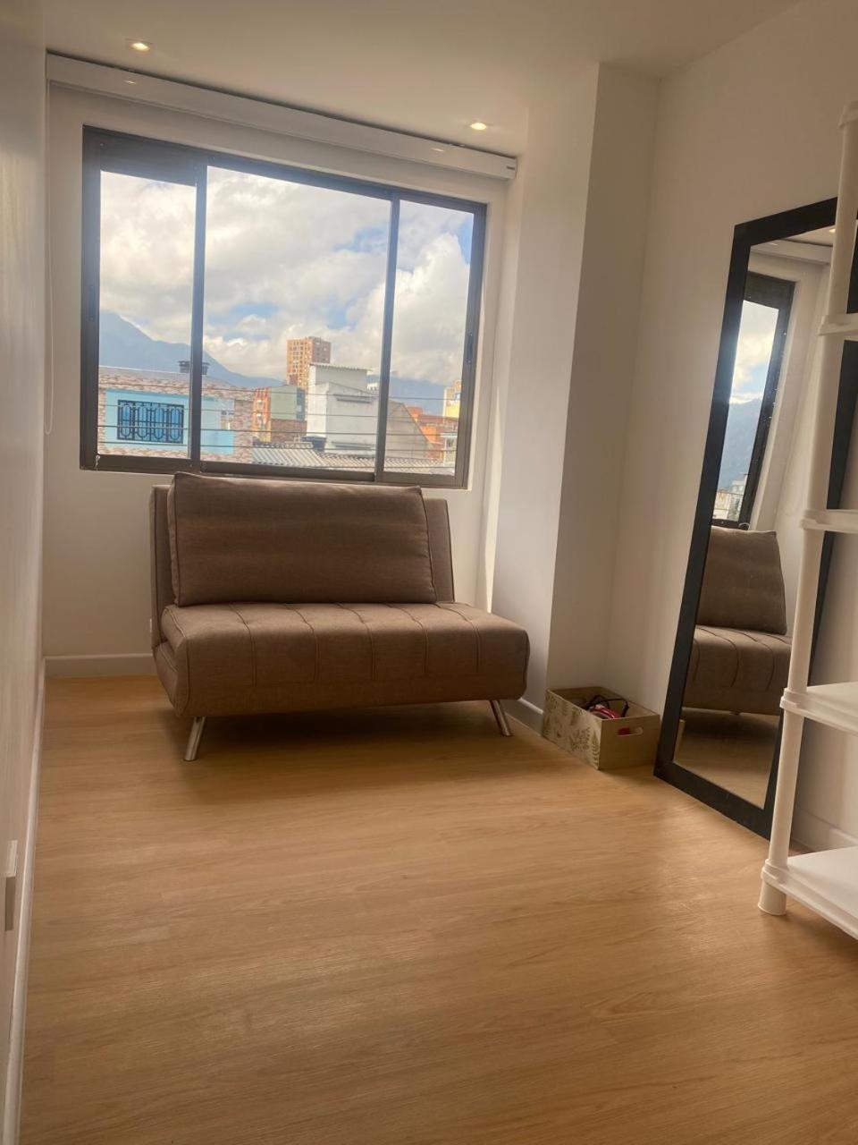 Homy - Corferias, Embassy, Airport, G12, Un, Agora Apartment *