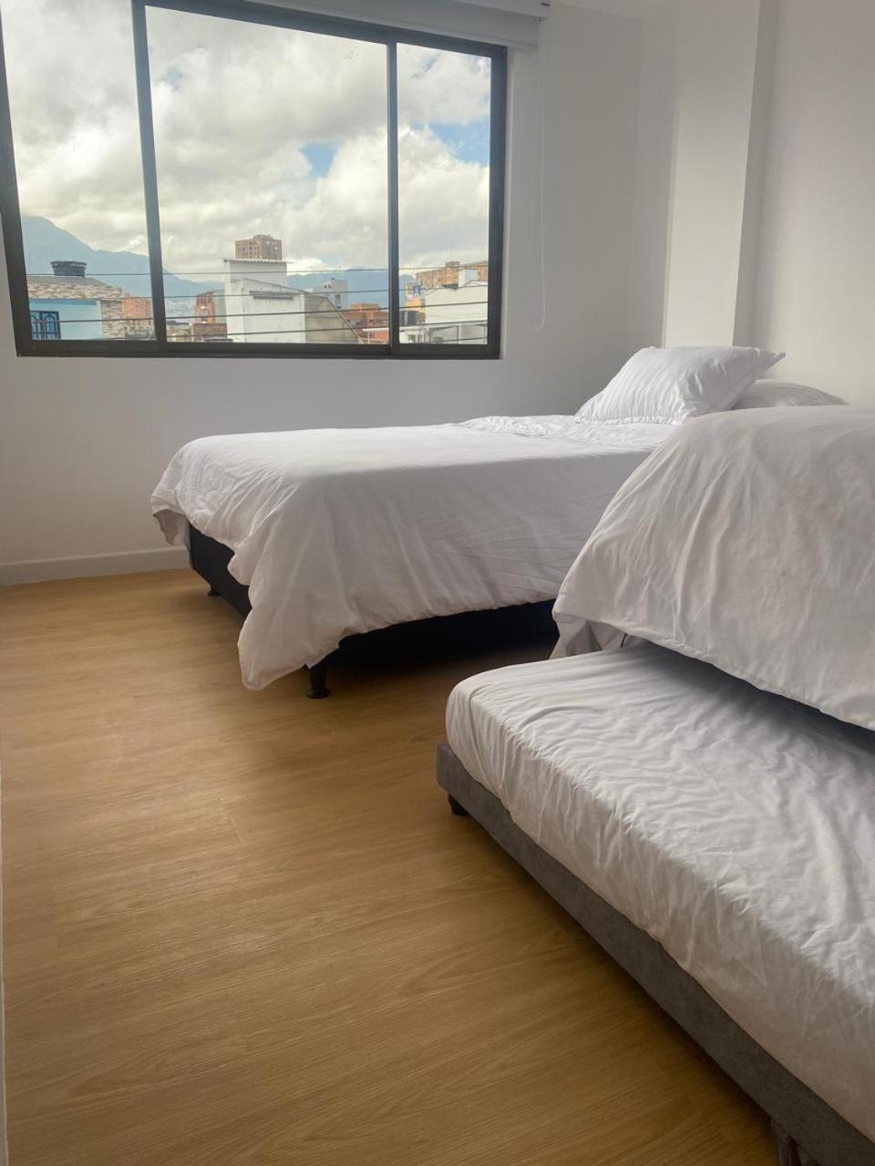 Homy - Corferias, Embassy, Airport, G12, Un, Agora Apartment *