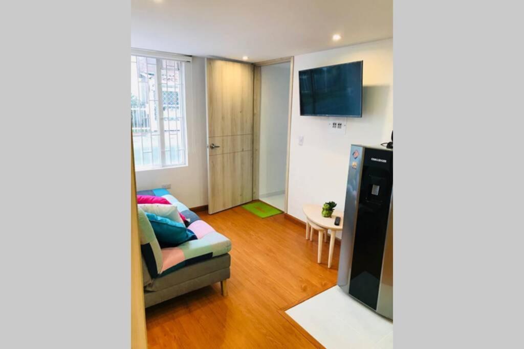 Apartment Homy - Corferias, Embassy, Airport, G12, Un, Agora *