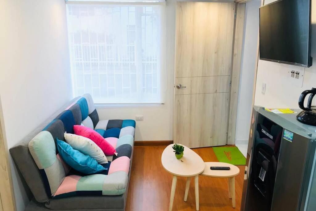 Apartment Homy - Corferias, Embassy, Airport, G12, Un, Agora